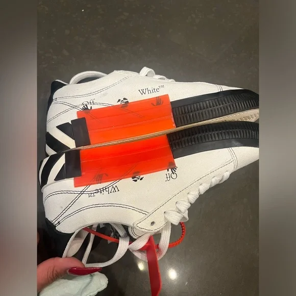 Off-White Vulcanuzed  Women's Shoes - Picture 5 of 8